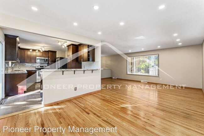 Building Photo - 4 br, 2 bath House - 3356 S Uinta Ct.