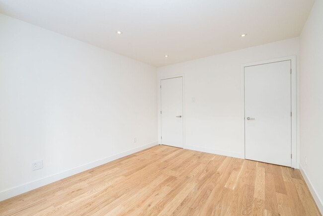 Building Photo - 3468 Rue Drummond