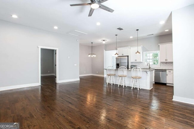 Foto del edificio - 1583 Elixir Ave SW