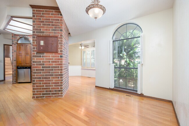 Building Photo - 1116 Fountain Gate Ct