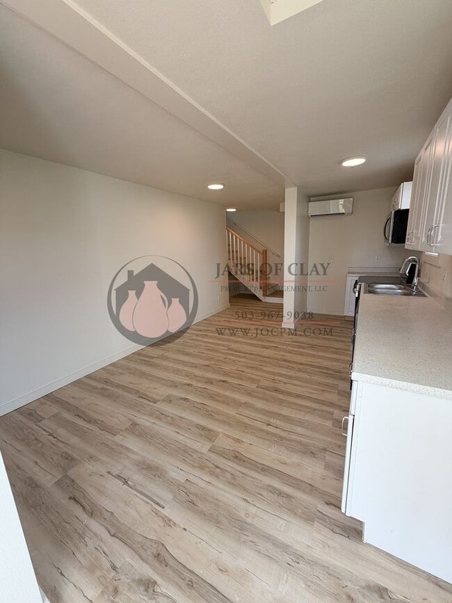 Building Photo - Dover Duplex 2025-1754