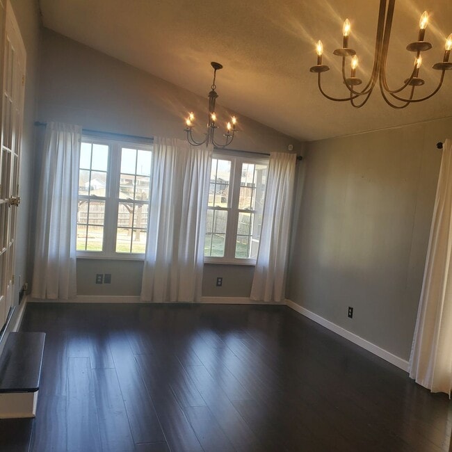 Building Photo - Maryville 37804 - 4 bedroom, 3.5 bath home...