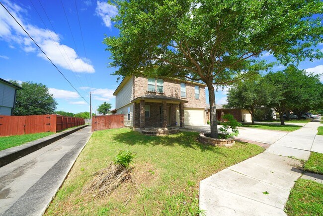 Foto del edificio - Great 4 Bedroom, 2.5 Bathroom Home Now Ava...