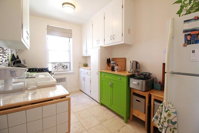 Foto del edificio - 153 Bennett Avenue