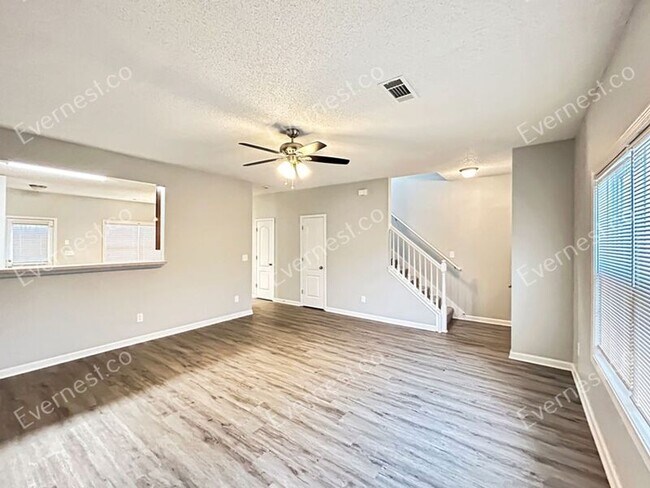 Foto del edificio - 8640 Thomas Ln