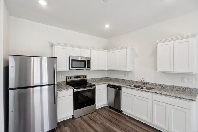 Foto del edificio - Fantastic 3bd/2.5ba home! Coming soon!