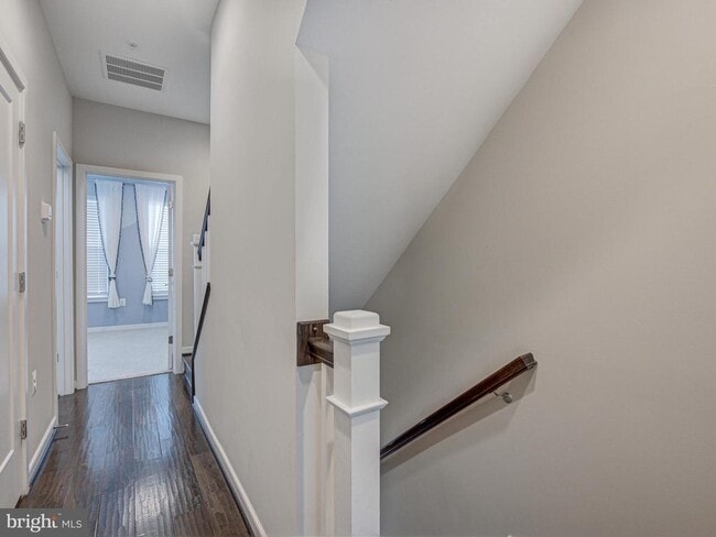 Building Photo - 22937 Sullivans Cove Sq