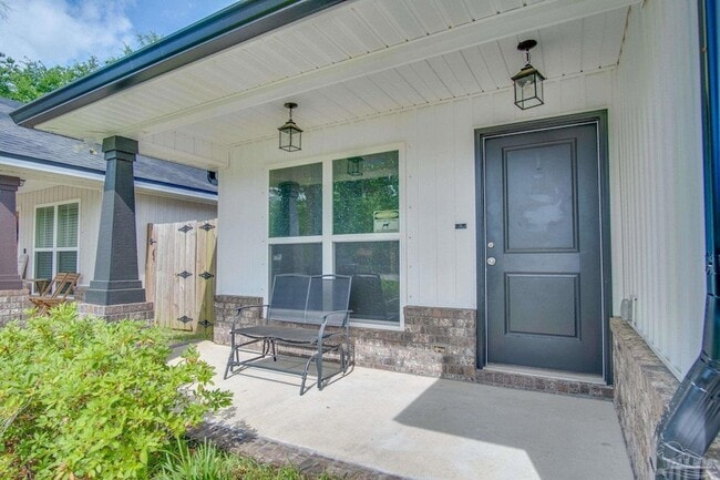 Building Photo - 8626 Walnut Ave