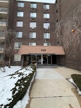 Building Photo - 225 S Rohlwing Rd