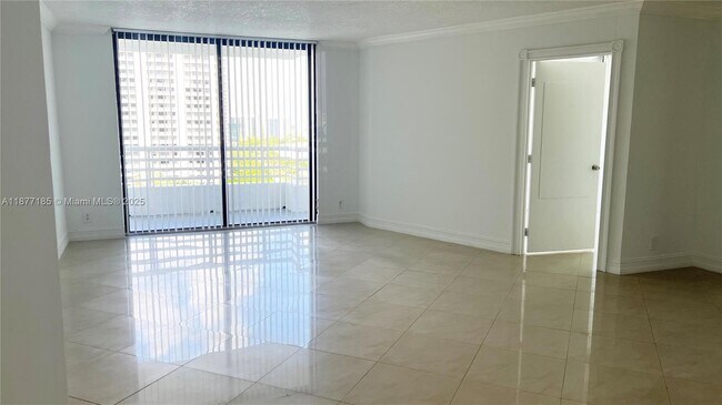 Foto del edificio - 3300 NE 192 St