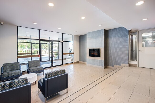 Photo du bâtiment - 350 The East Mall