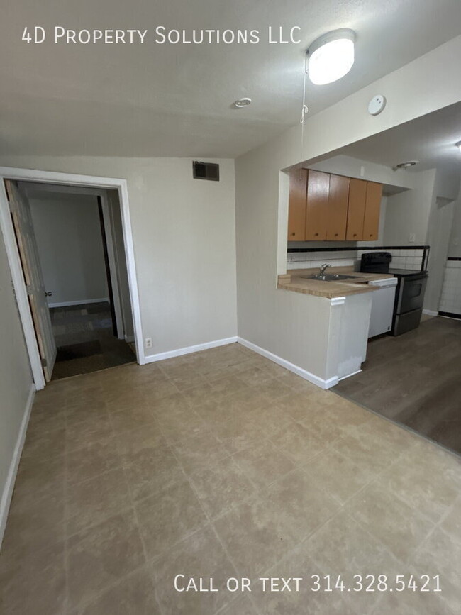 Building Photo - 1200 Ashford Dr