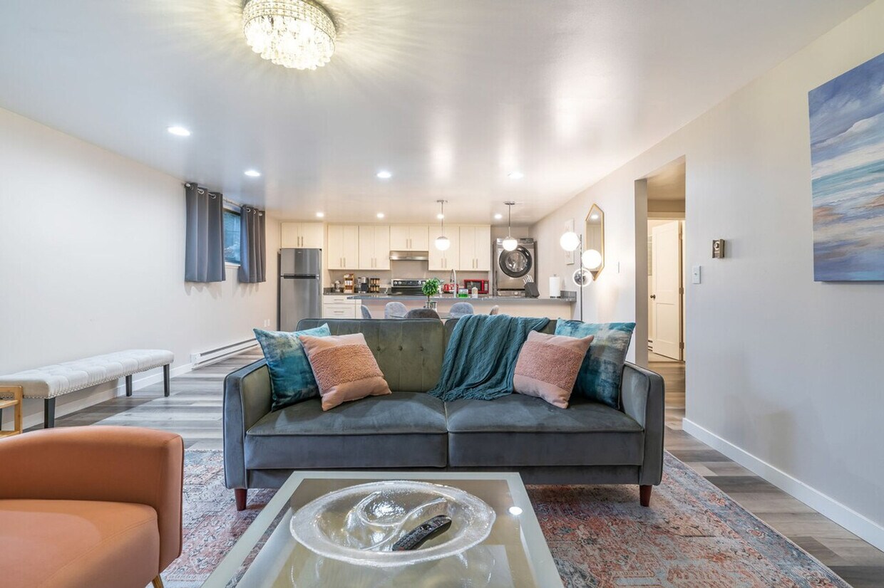 Foto principal - 3202 15th Ave W