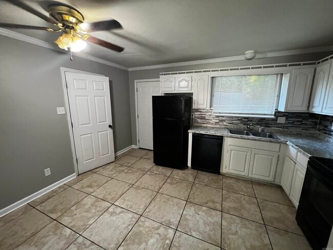 Building Photo - 4417 Arehart Dr