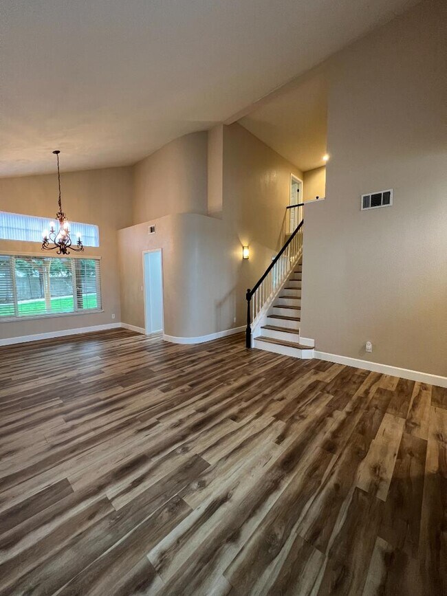 Foto del edificio - 827 Notre Dame Dr