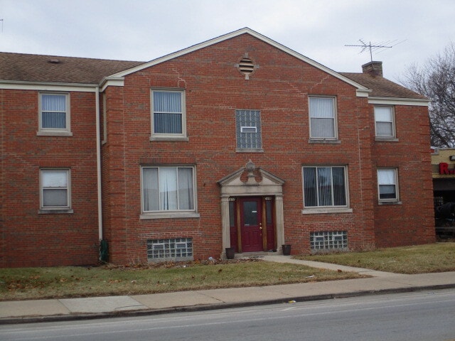 Building Photo - 5446 N Elston Ave
