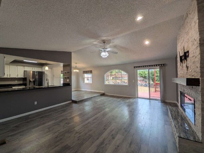 Building Photo - 2128 Beacham Dr