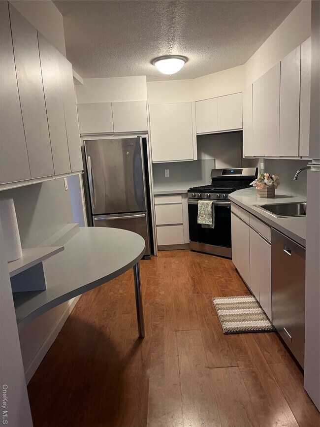 Foto del edificio - 2 Bay Club Dr