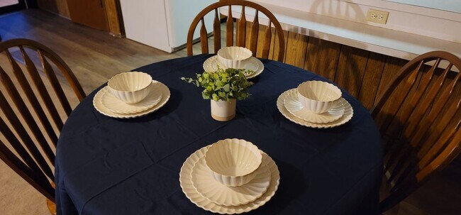 Foto del edificio - 609 1/2 W. Burney St