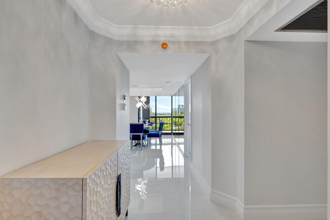 Foto del edificio - 5380 N Ocean Dr