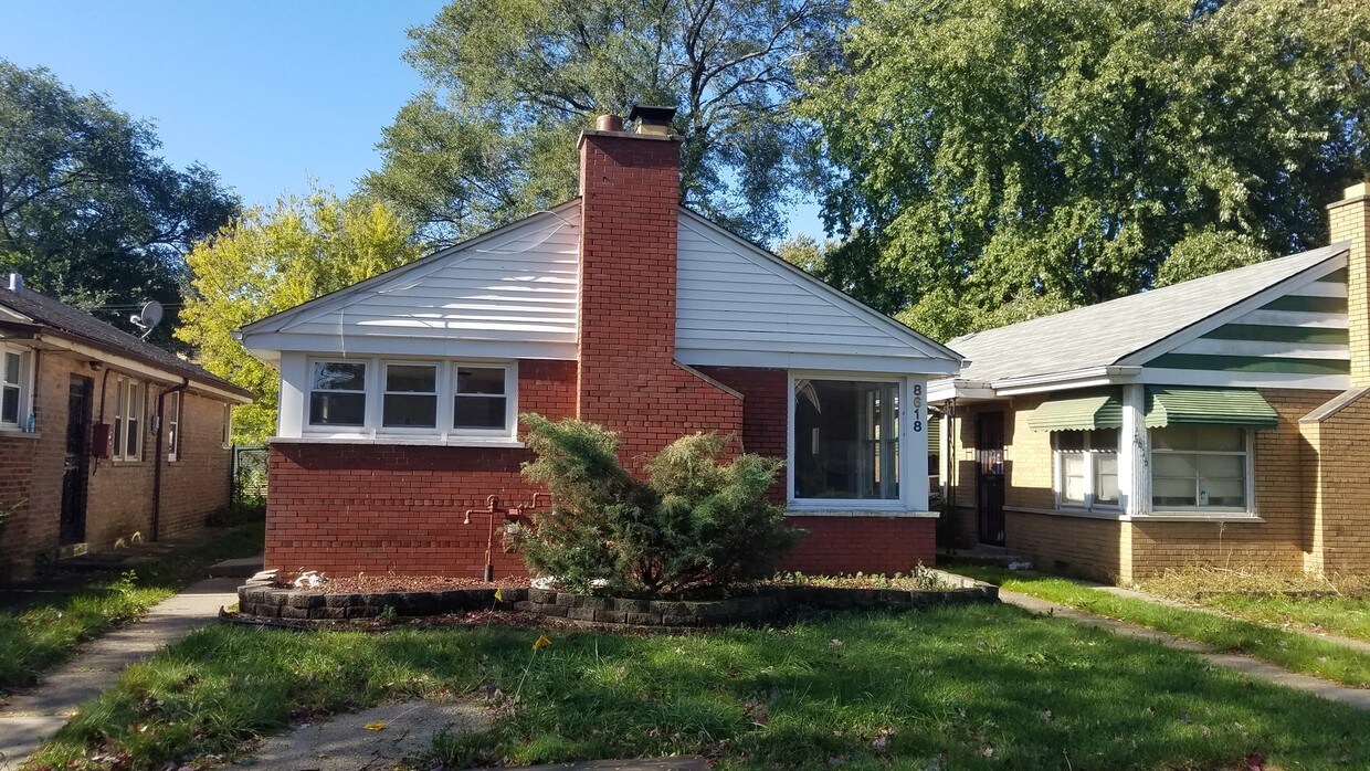 Primary Photo - 8618 S Jeffery Ave
