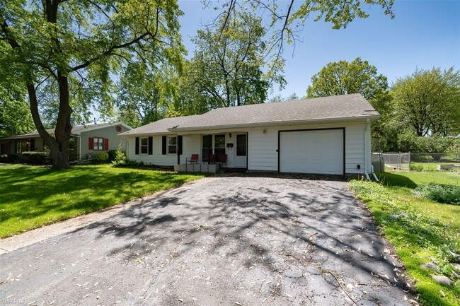 Building Photo - 3 br, 1.5 bath House - 321 Rowe Drive