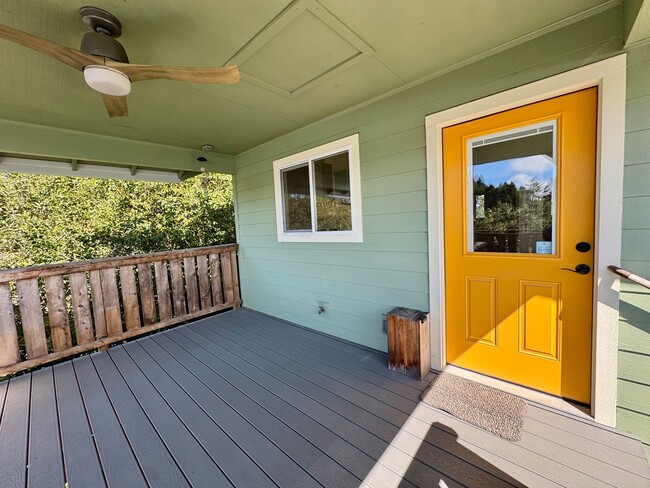 Building Photo - 2086 Groth Ct