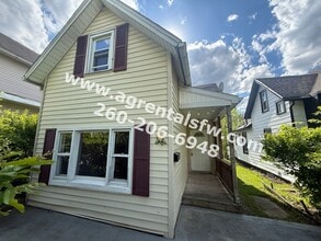Building Photo - 2430 Thompson Ave