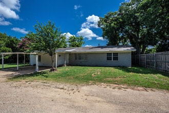 Building Photo - 8805 Woodway Dr