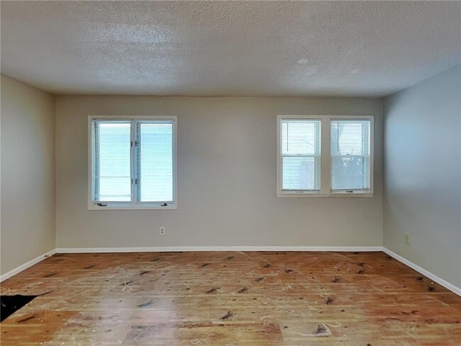 Building Photo - 1856 Clear Ave E