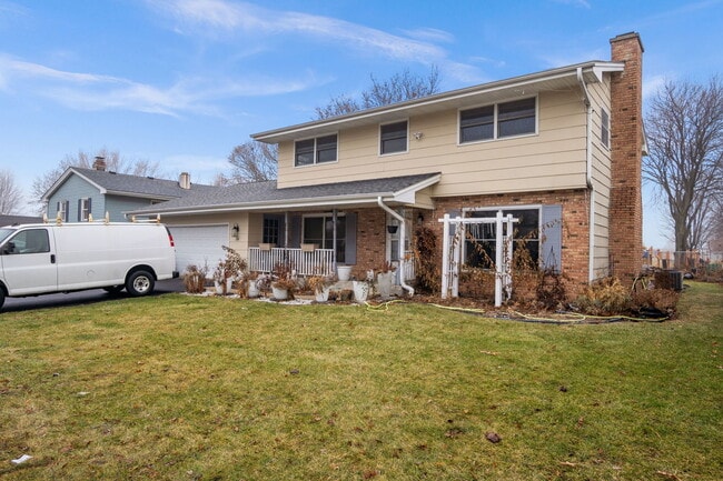 Building Photo - 235 Ridge Dr