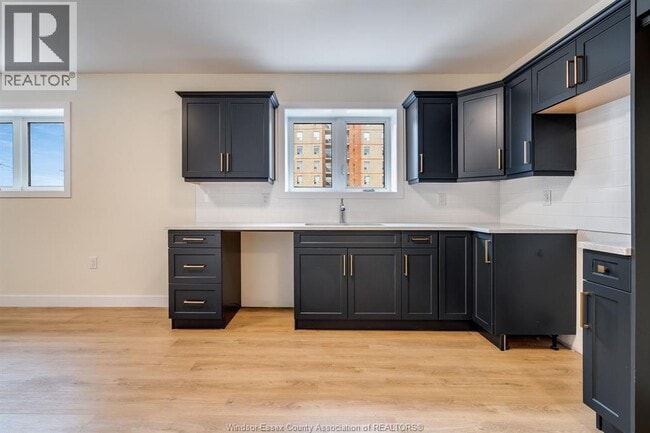 Photo du bâtiment - 4 Bruce Ave