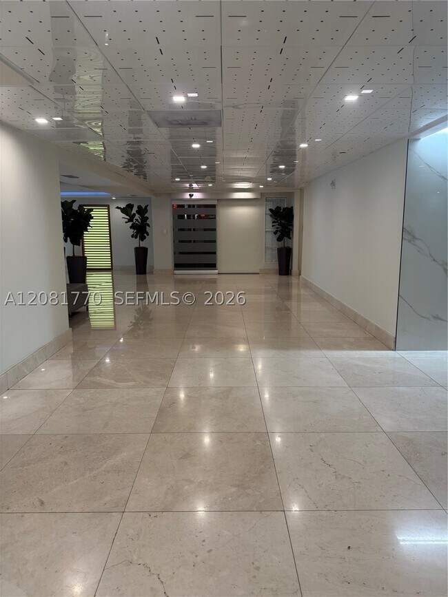 Foto del edificio - 540 Brickell Key Dr