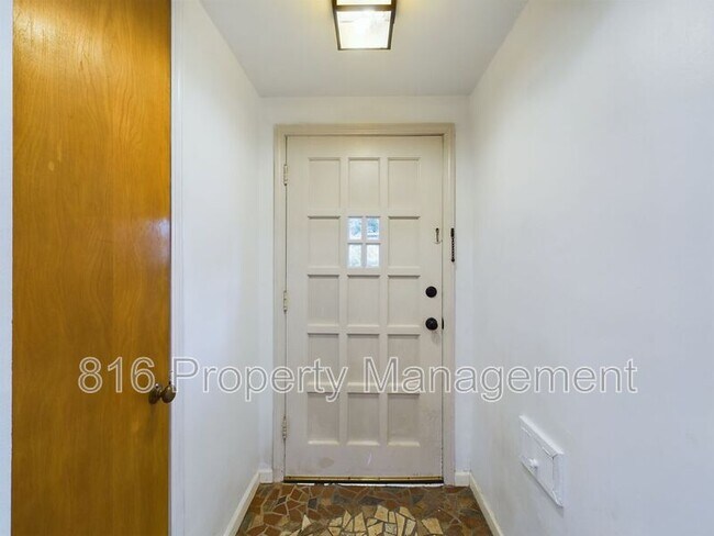 Building Photo - 1323 Meadow Lake Terrace