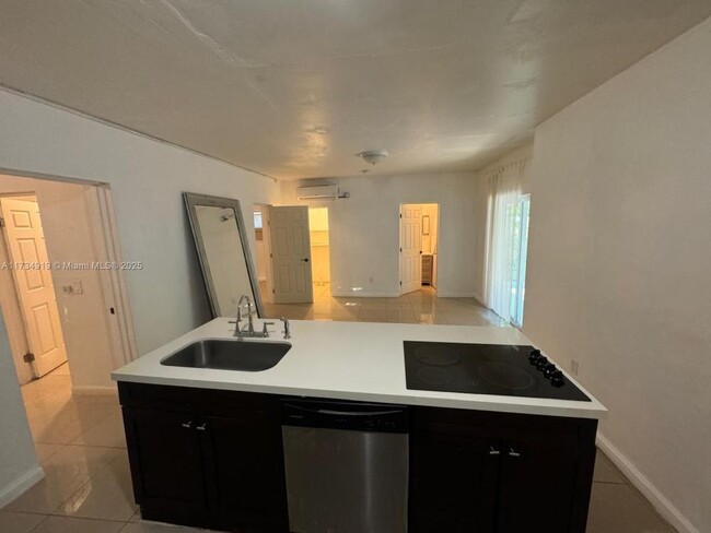 Building Photo - 2 bedroom in Miami FL 33127