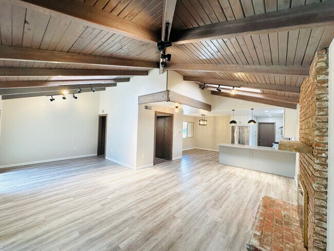 Foto del edificio - 5831 Scripps St