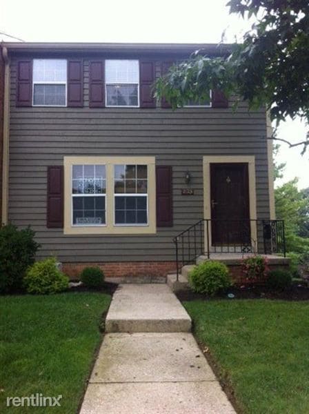 Primary Photo - 2723 N Kings Arms Cir