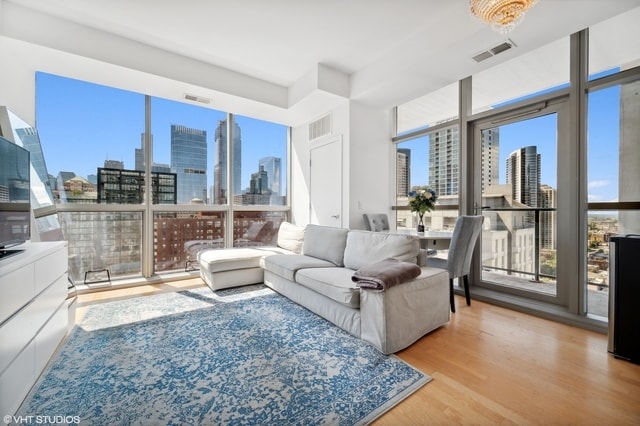 Foto del edificio - 8 E Randolph St