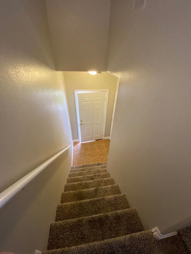 Building Photo - AMAZING 2 STORY TOWNHOME LOCATED IN A GATE...