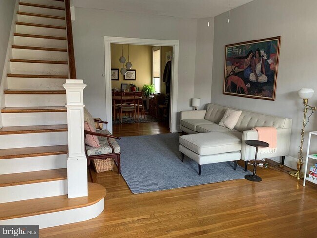 Foto del edificio - 1228 W 37th St