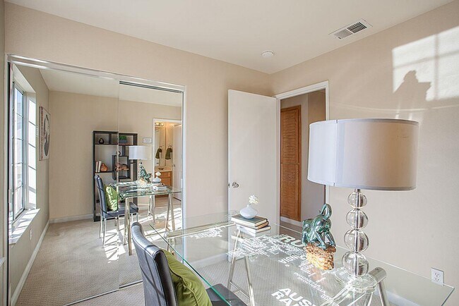 Building Photo - 370 Montecito Way
