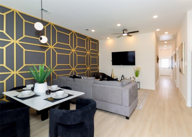 Foto del edificio - 4902 Higgins St
