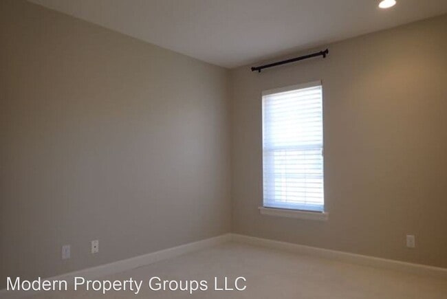Building Photo - 1 br, 1 bath House - 2710 W. Rollins Rd - D15