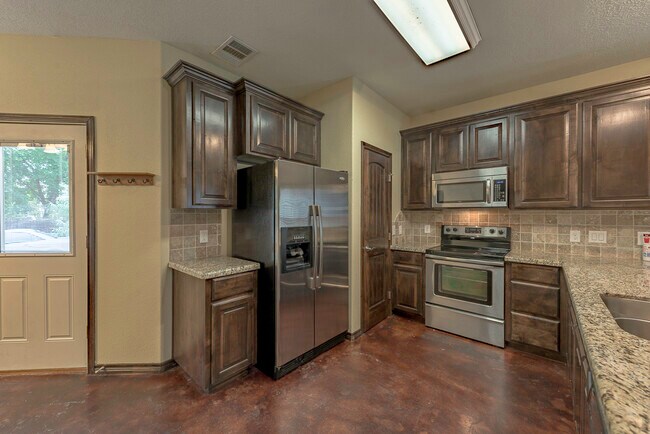 Kitchen - 823 Churchill St