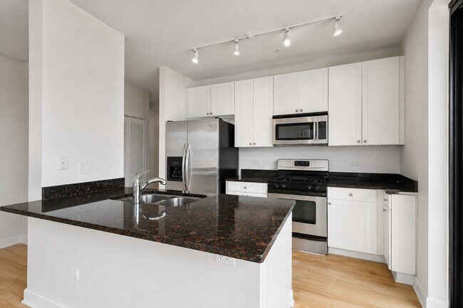 Foto del edificio - 451 W Huron St