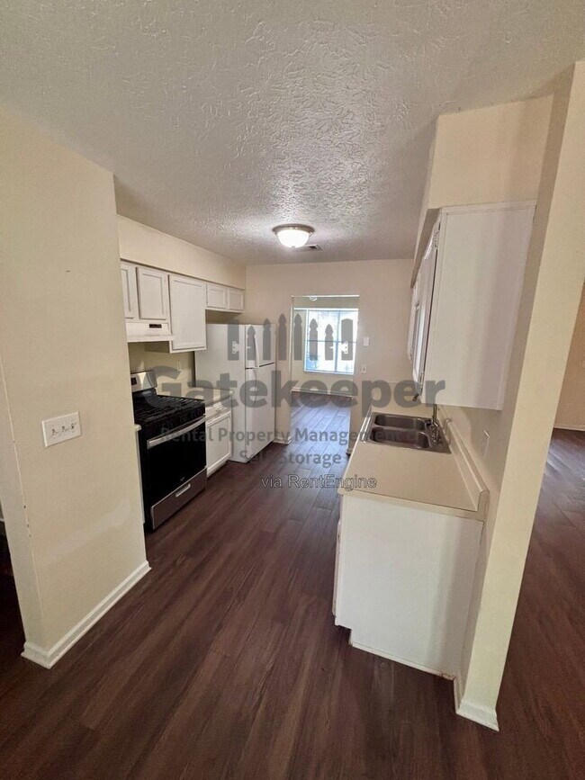 Foto del edificio - 145 Fieldstone Dr