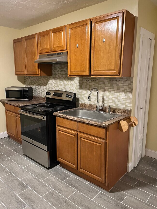 Kitchen - 306 Lovell St