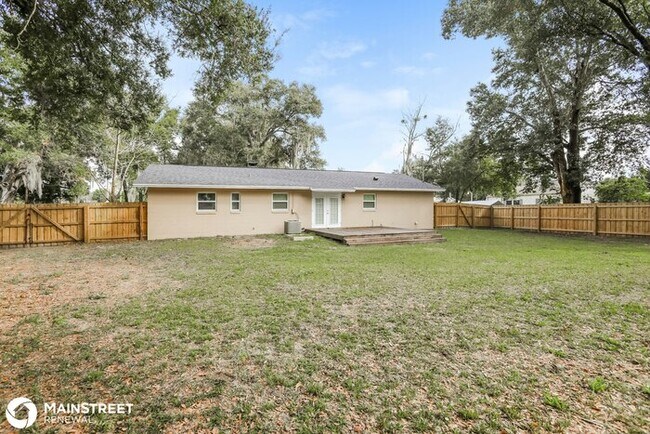 Building Photo - 511 S Simpson St, Mount Dora, FL 32757