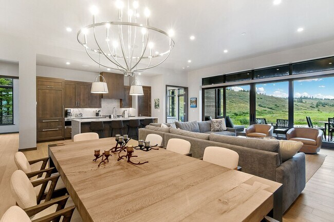 Foto del edificio - Luxury ski season rental is an entertainer...