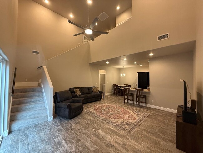 Building Photo - Fully Furnished 4 Bedroom 3 Bathroom Home